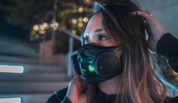 Razer, Pandemide Sattığı Işıklı Mışıklı Maskeler İçin Müşterilerine Para İadesi Yapacak