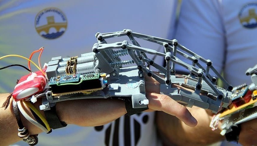 Japon bilim insanları, dünyanın en büyük “biyohibrit” robot elini geliştirdi