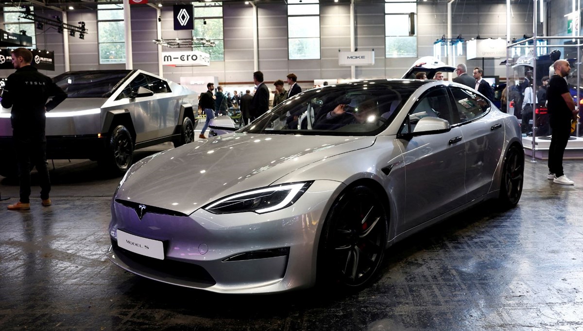 Tesla’nın değeri 1 trilyon doların altına indi