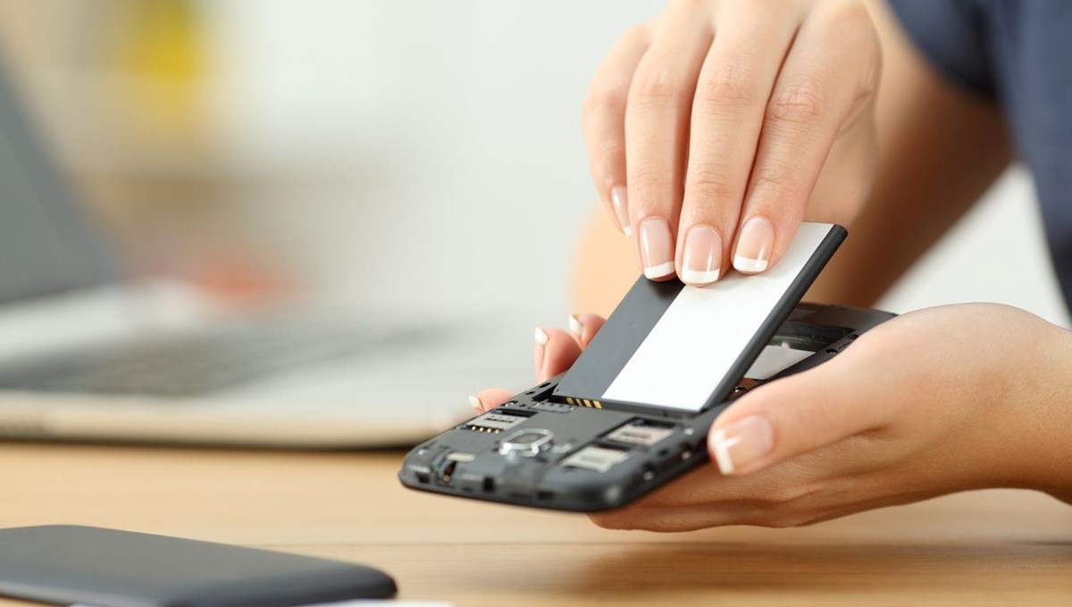 Xiaomi CEO’su, bataryalarının dayanıklılığını ilginç bir yolla kanıtladı: Karpuz Testi