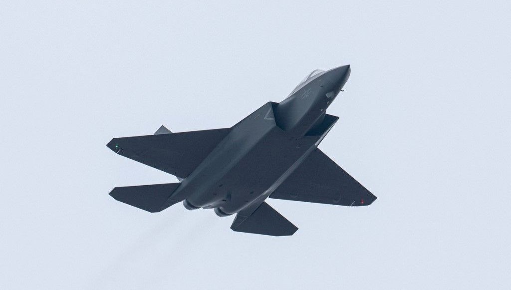 Çin de yarışa dahil: Altıncı nesil savaş uçağı görüntülendi!