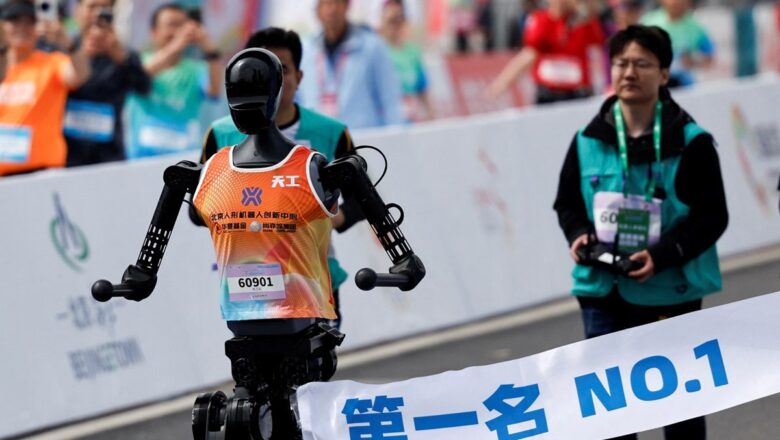 Çinli robotlar insanlara karşı maraton koştu: Yapay zekada çıta yükseliyor