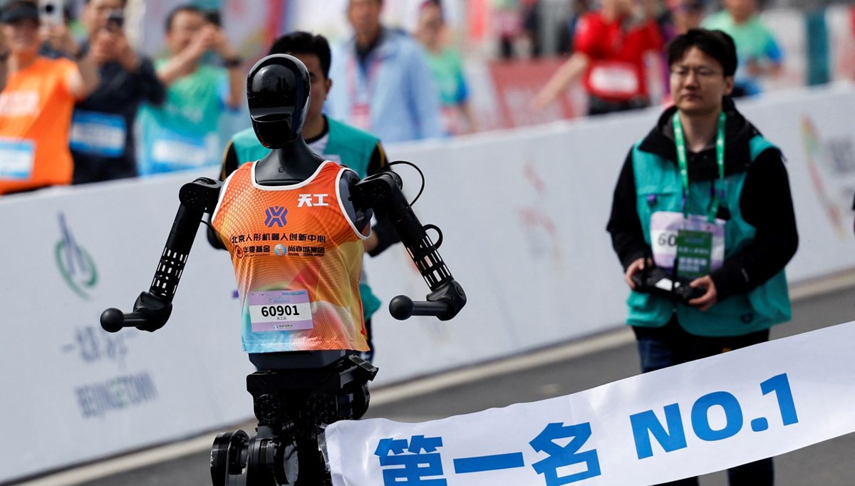Çinli robotlar insanlara karşı maraton koştu: Yapay zekada çıta yükseliyor