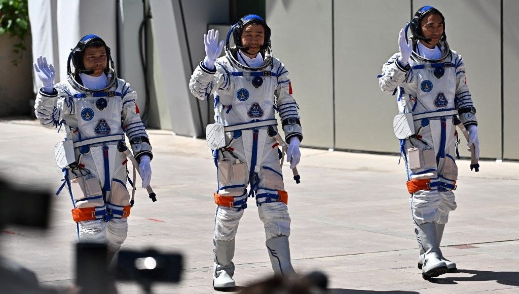 “Gök Sarayı” için yeni görev: Çinli taykonotlar çölden fırlatıldı