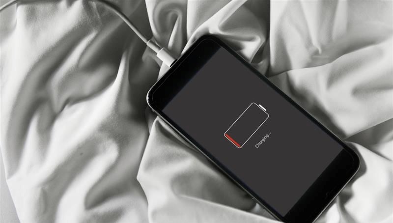 Telefonların şarj ihtiyacını kökten çözecek bataryanın seri üretimi başladı