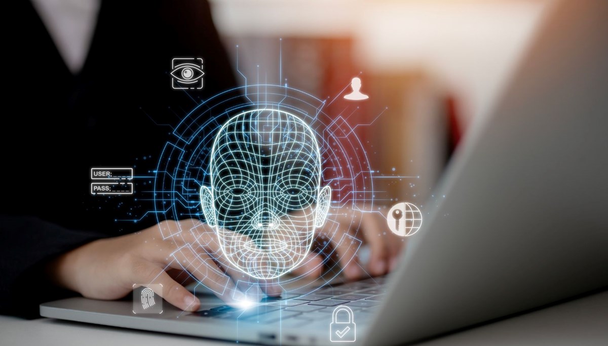 Eski sevgilisinin fotoğraflarını kullanarak erotik hesap açtı, binlerce dolar kazandı