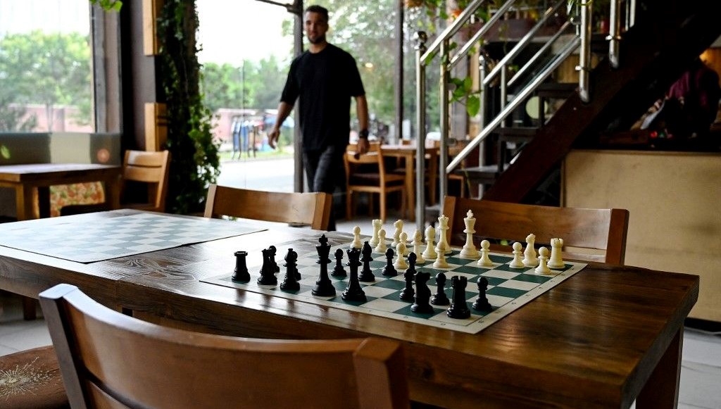 Satranç piyonu, çapraz gitmeden taş yemeyi öğrendi: İnternet sitesi özür diledi