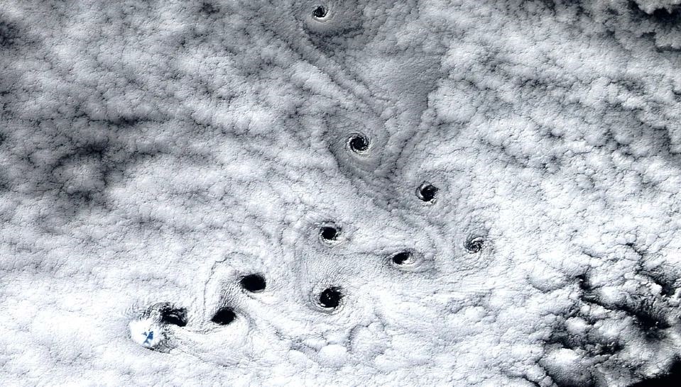 Hint Okyanusu üzerinde karanlık boşluklar oluştu