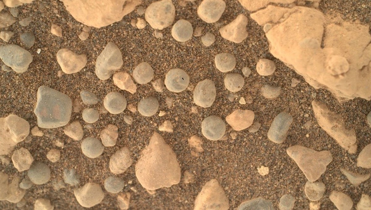 NASA fotoğrafla duyurdu: Mars’ta gizemli küreler bulundu