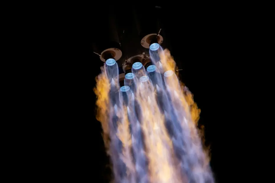 Çin’in Uzun Yürüyüş-2F roketi “acil” koduyla uzaya fırlatıldı