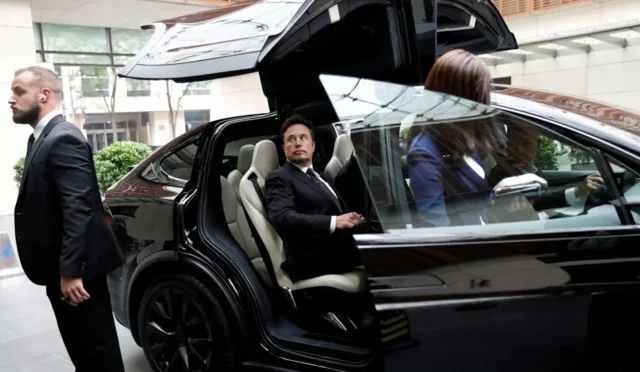 Elon Musk’tan Tesla’da “neşeli” değişiklik