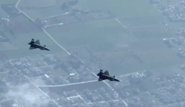 KIZILELMA’dan akıllı filo otonomisi ile kol uçuşu