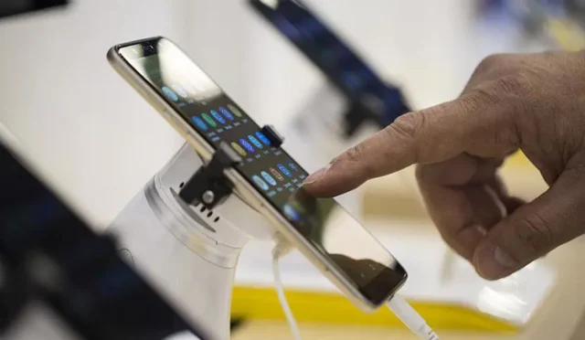 Cep telefonlarının sinyalleri kesildi. BTK açıklama yapmıştı, yurt dışı telefonlara şimdi ne olacak?